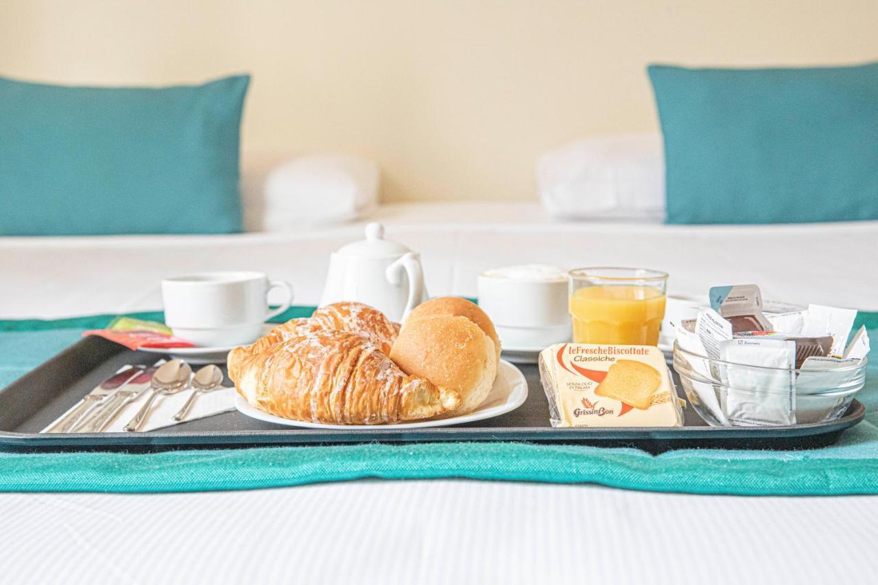 Bed and Breakfast Residenza Castrense Рим Экстерьер фото